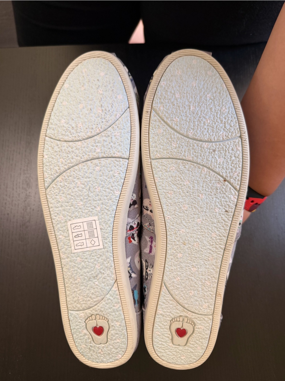 BOBS from Skechers Gray Slip-On Sneakers with Multi-Color Cat Print size 9 - Picture 4 of 5